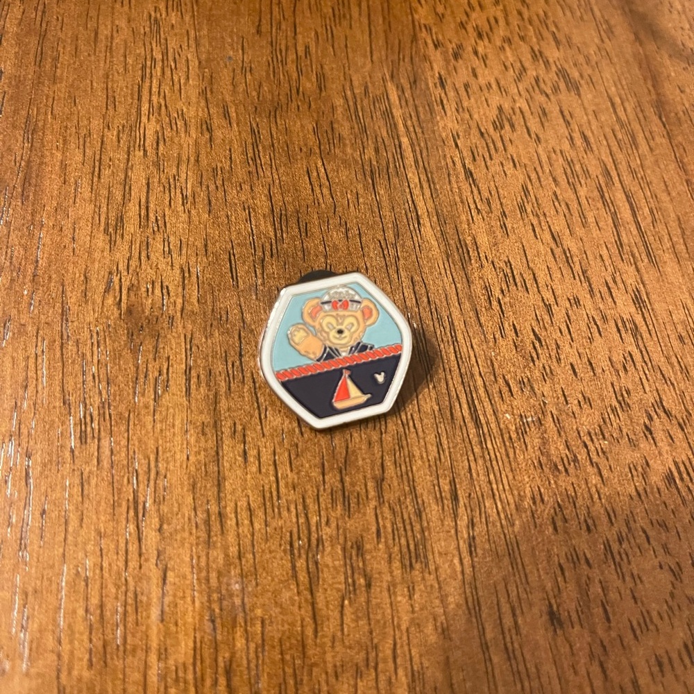 16 DISNEY PIN BUNDLE